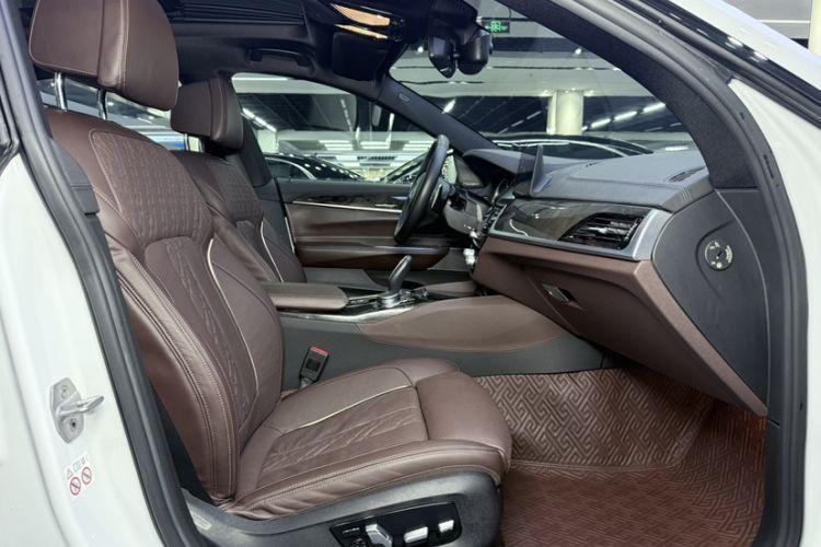 Used BMW 6 Series GT 2018 640i xDrive M Sport Package Interior 3
