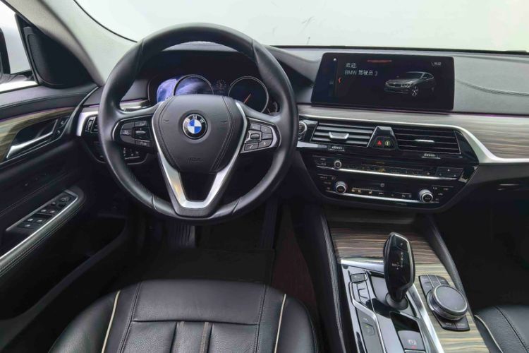 Used BMW 6 Series GT 2018 630i Luxury Design Package Interior 4