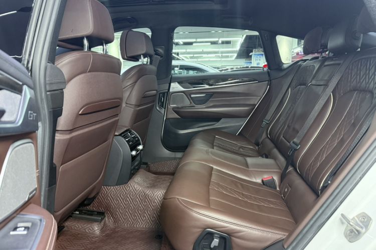 Used BMW 6 Series GT 2018 640i xDrive M Sport Package Interior 5