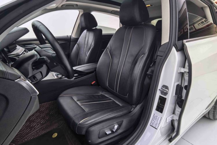 Used BMW 6 Series GT 2018 630i Luxury Design Package Interior 5
