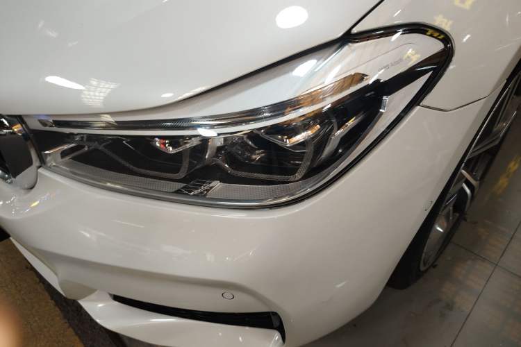 Used BMW 6 Series GT 2018 640i xDrive M Sport Package Left Front Headlight