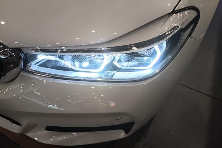 Used BMW 6 Series GT 2018 640i xDrive M Sport Package Left Front Headlight