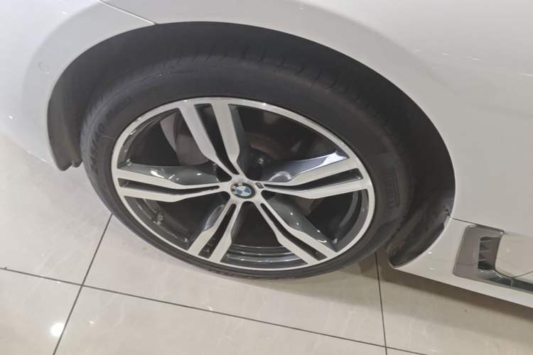 Used BMW 6 Series GT 2018 640i xDrive M Sport Package Left Front Wheel Hub