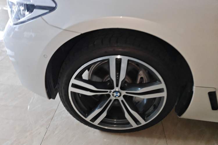Used BMW 6 Series GT 2018 640i xDrive M Sport Package Left Front Wheel Hub