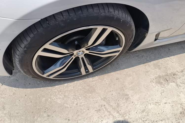 Used BMW 6 Series GT 2018 640i xDrive M Sport Package Left Front Wheel Hub