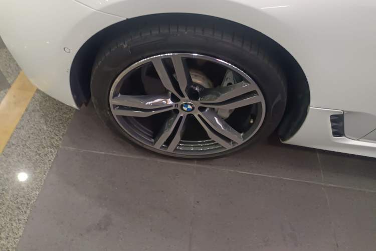 Used BMW 6 Series GT 2018 640i xDrive M Sport Package Left Front Wheel Hub