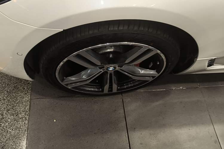 Used BMW 6 Series GT 2018 640i xDrive M Sport Package Left Front Wheel Hub