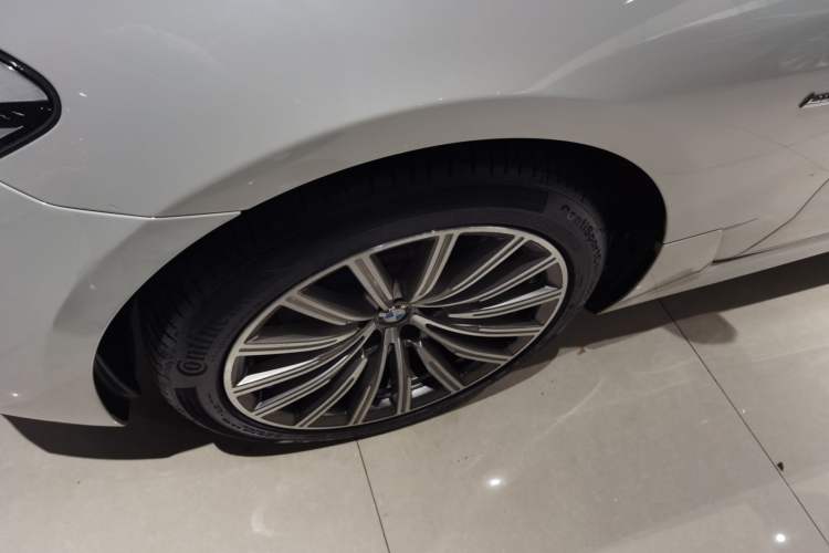 Used BMW 6 Series GT 2018 630i Luxury Design Package Left Front Wheel Hub