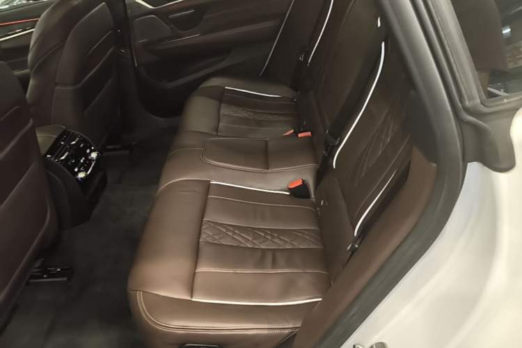 Used BMW 6 Series GT 2018 640i xDrive M Sport Package Left Rear Seat