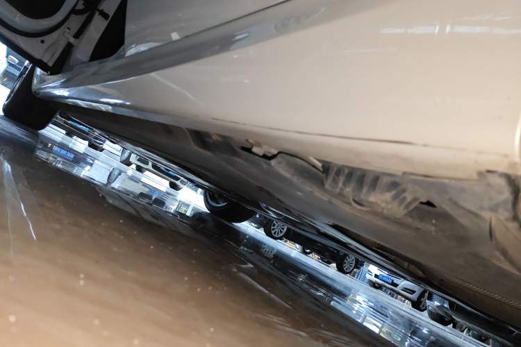 Used BMW 6 Series GT 2018 640i xDrive M Sport Package Left Side Sill
