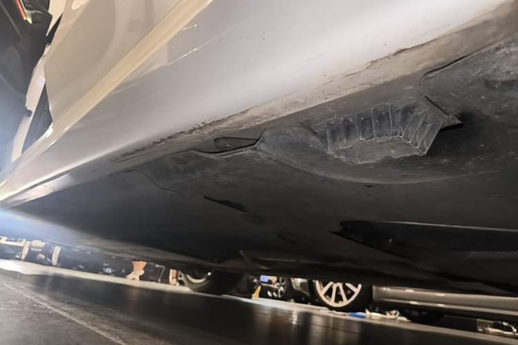 Used BMW 6 Series GT 2018 640i xDrive M Sport Package Left Side Sill