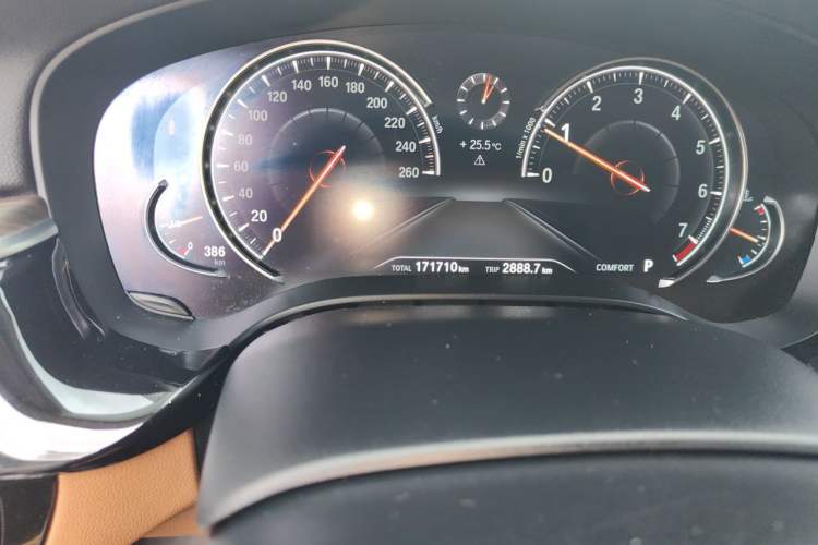Used BMW 6 Series GT 2018 630i Luxury Design Package Odometer Close Up