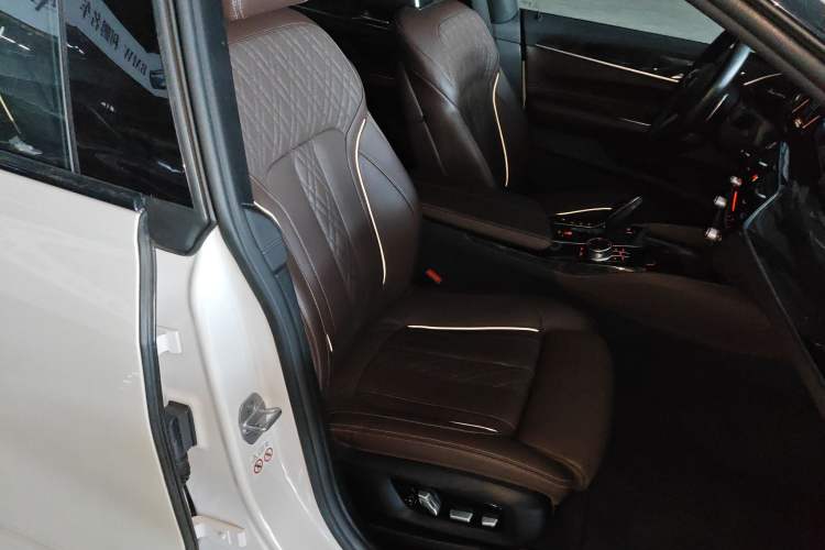 Used BMW 6 Series GT 2018 640i xDrive M Sport Package Right Front Seat