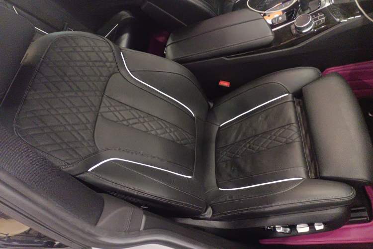 Used BMW 6 Series GT 2018 640i xDrive M Sport Package Right Front Seat