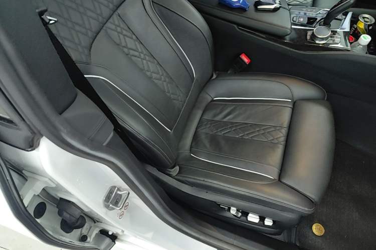 Used BMW 6 Series GT 2018 640i xDrive M Sport Package Right Front Seat