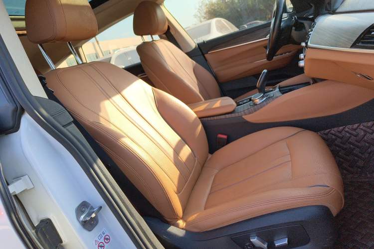 Used BMW 6 Series GT 2018 630i Luxury Design Package Right Front Seat