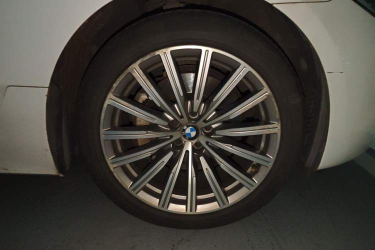 Used BMW 6 Series GT 2018 630i Luxury Design Package Right Front Wheel Hub