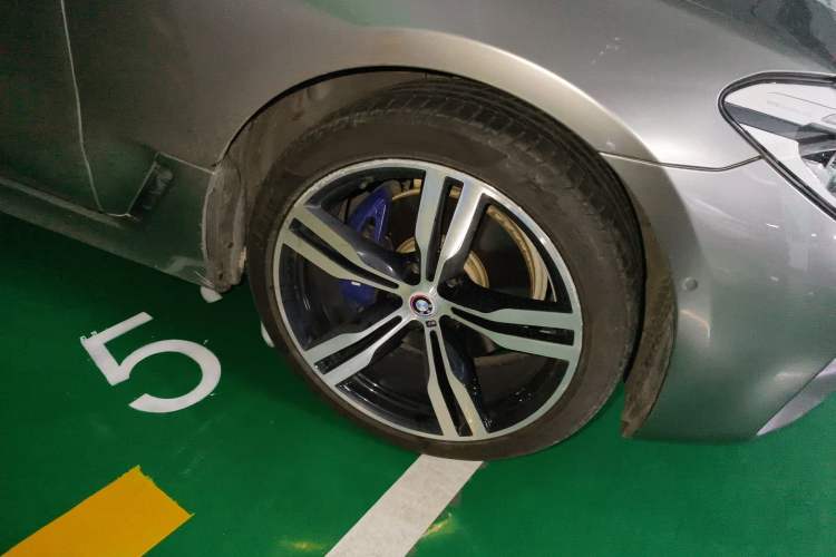 Used BMW 6 Series GT 2018 640i xDrive M Sport Package Right Front Wheel Hub