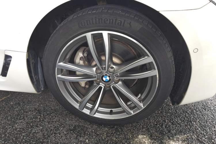 Used BMW 6 Series GT 2018 630i Luxury Design Package Right Front Wheel Hub