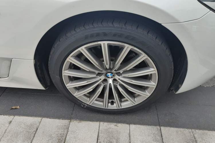 Used BMW 6 Series GT 2018 630i Luxury Design Package Right Front Wheel Hub