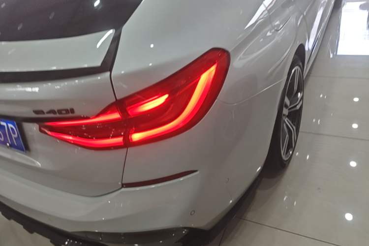 Used BMW 6 Series GT 2018 640i xDrive M Sport Package Right Rear Taillight