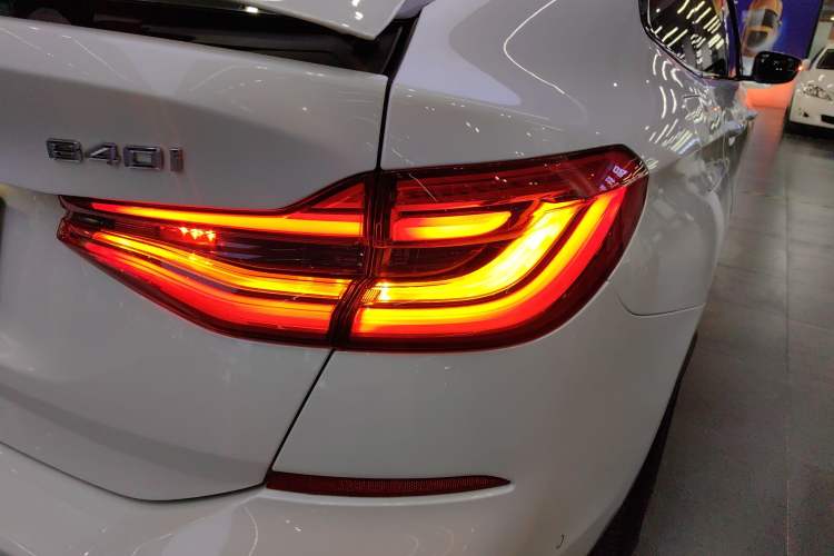 Used BMW 6 Series GT 2018 640i xDrive M Sport Package Right Rear Taillight