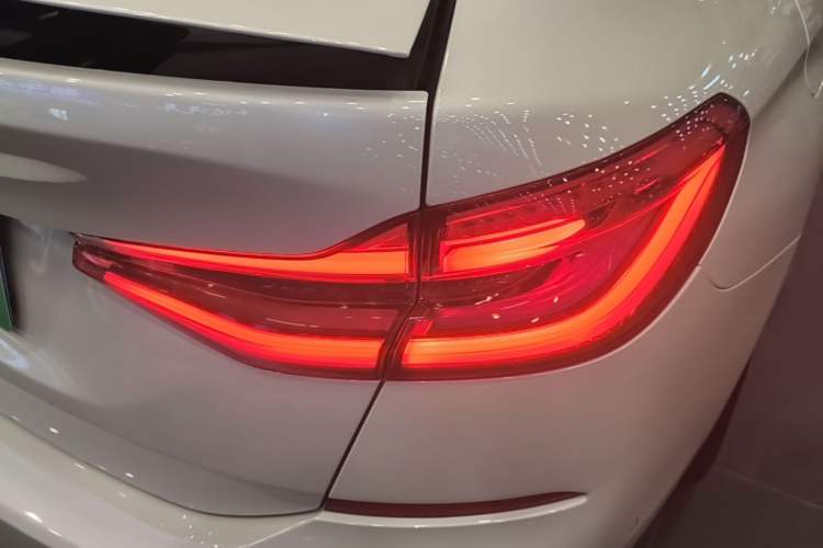 Used BMW 6 Series GT 2018 640i xDrive M Sport Package Right Rear Taillight