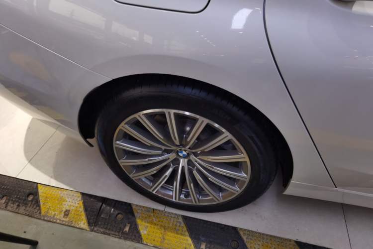 Used BMW 6 Series GT 2018 630i Luxury Design Package Right Rear Wheel Hub