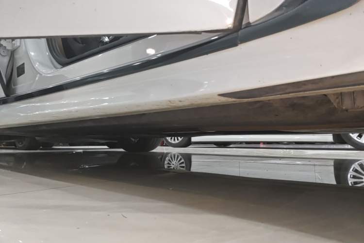 Used BMW 6 Series GT 2018 640i xDrive M Sport Package Right Side Sill
