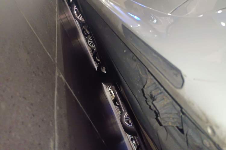 Used BMW 6 Series GT 2018 640i xDrive M Sport Package Right Side Sill