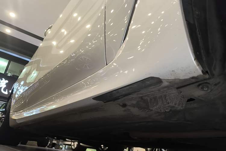 Used BMW 6 Series GT 2018 640i xDrive M Sport Package Right Side Sill