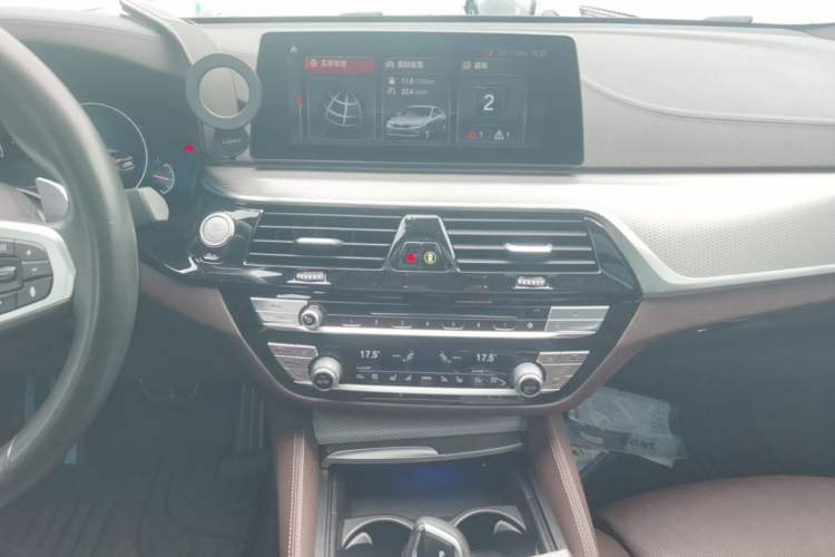 Used BMW 6 Series GT 2019 630i M Sport Touring Edition Audio And AC Panel