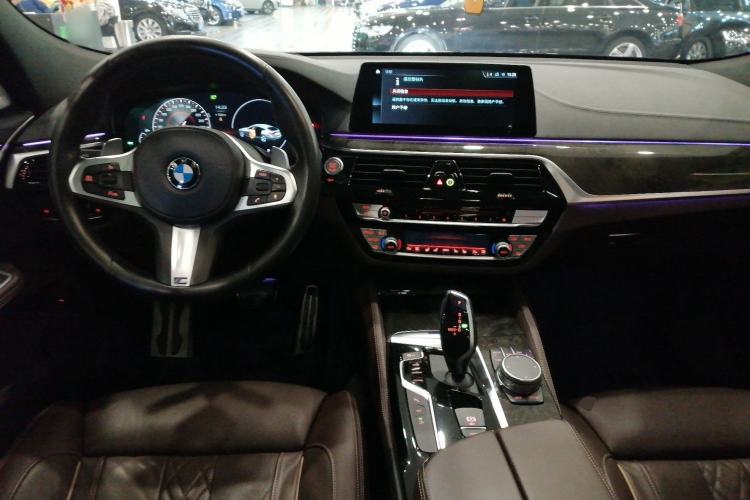 Used BMW 6 Series GT 2019 630i M Sport Touring Edition Center Console