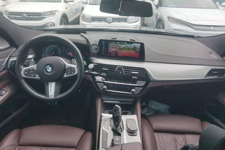 Used BMW 6 Series GT 2019 630i M Sport Touring Edition Center Console