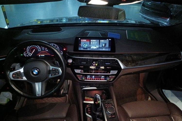 Used BMW 6 Series GT 2019 630i M Sport Touring Edition Center Console