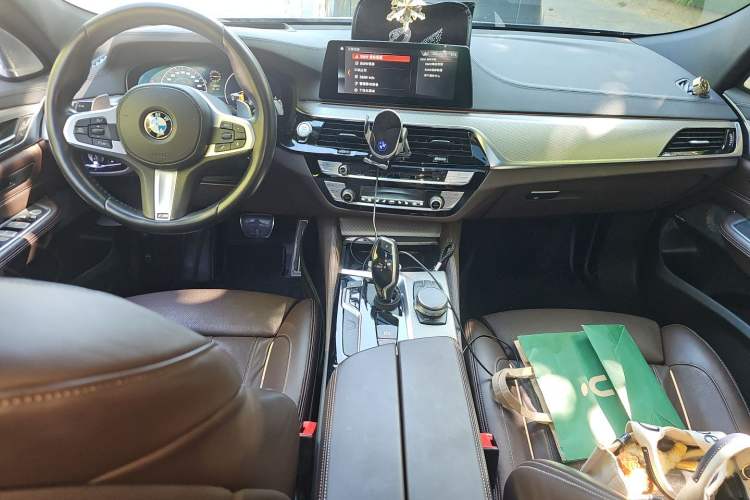 Used BMW 6 Series GT 2019 630i M Sport Touring Edition Center Console
