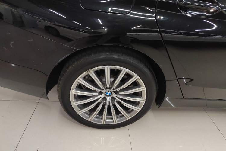 Used BMW 6 Series GT 2019 630i Luxury Design Package Exterior 8