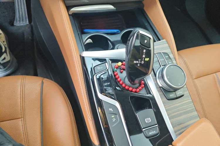 Used BMW 6 Series GT 2019 630i Luxury Design Package Gear Lever