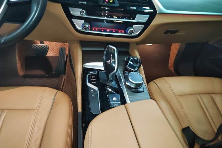 Used BMW 6 Series GT 2019 630i Luxury Design Package Gear Lever