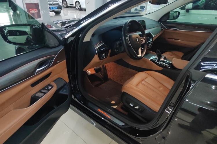 Used BMW 6 Series GT 2019 630i Luxury Design Package Interior 3