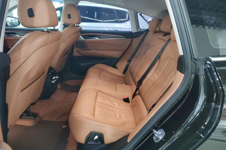 Used BMW 6 Series GT 2019 630i Luxury Design Package Interior 4