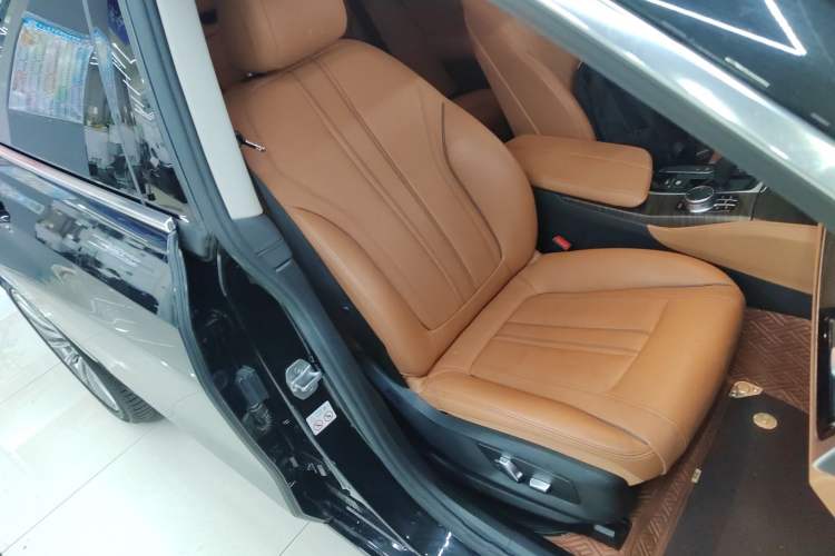 Used BMW 6 Series GT 2019 630i Luxury Design Package Right Front Seat