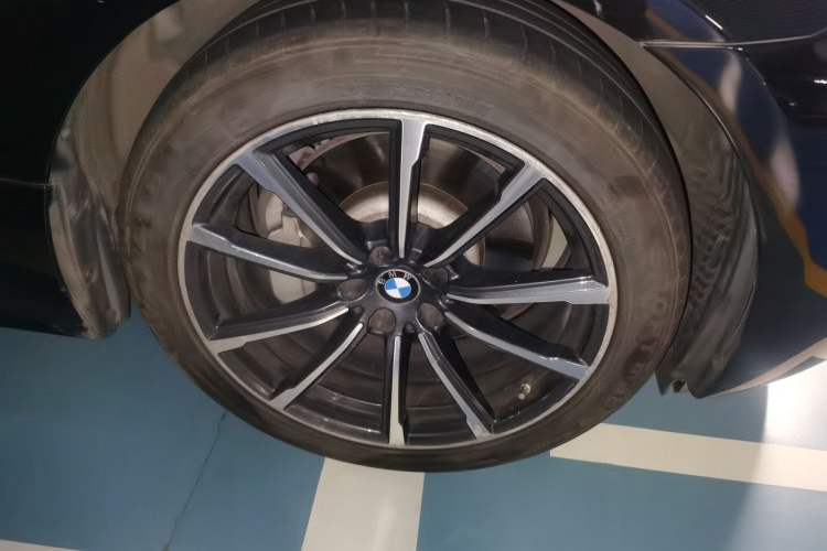 Used BMW 6 Series GT 2019 630i Luxury Design Package Right Front Wheel Hub