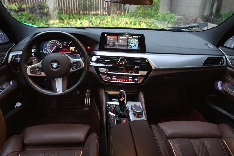 Used BMW 6 Series GT 2019 630i M Sport Touring Edition Center Console