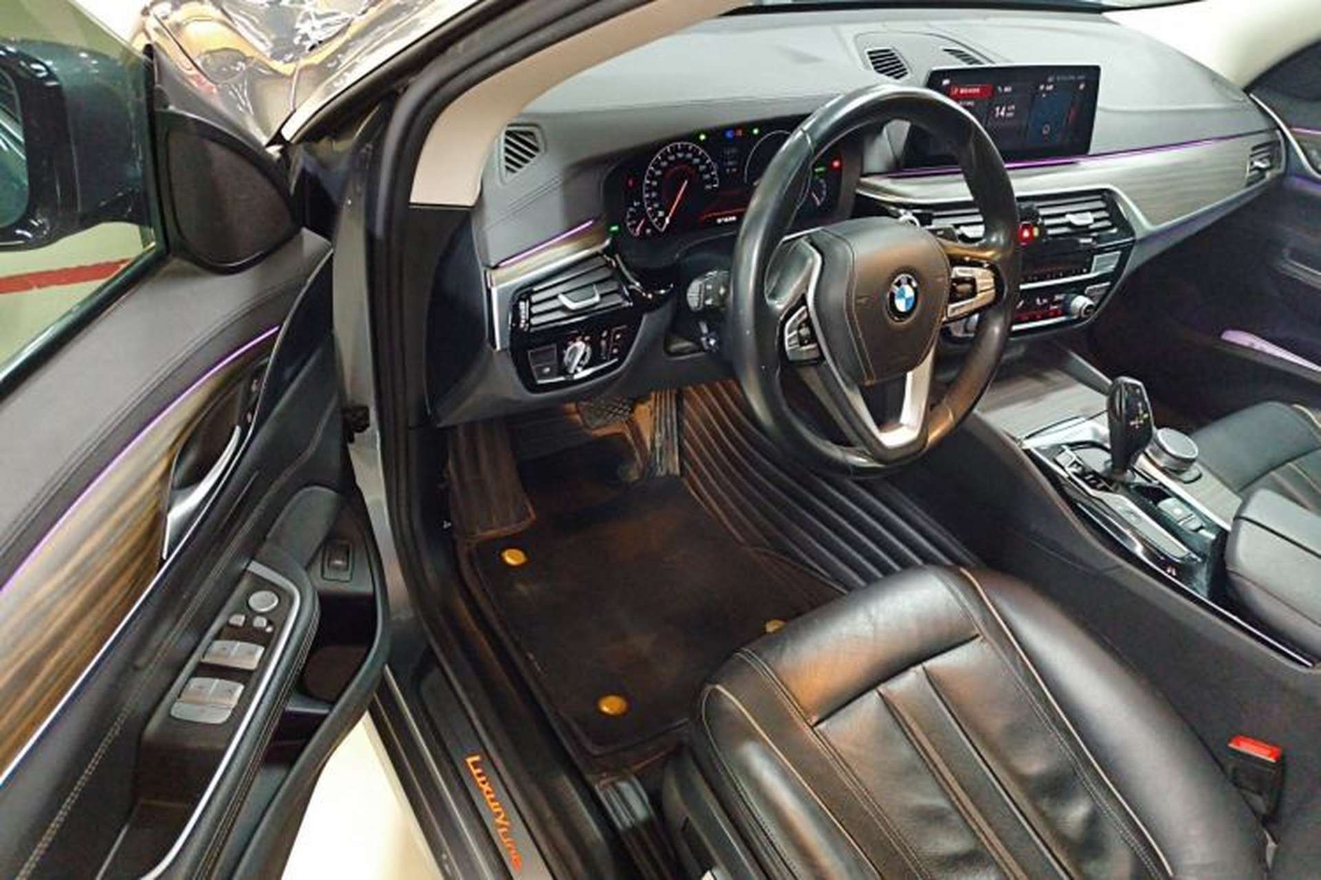 Used BMW 6 Series GT 2019 630i Luxury Design Package Interior 3