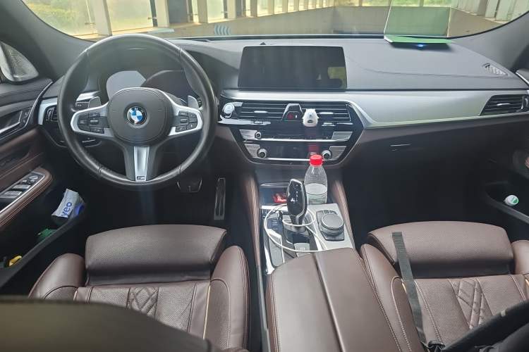 Used BMW 6 Series GT 2019 630i M Sport Touring Edition Center Console