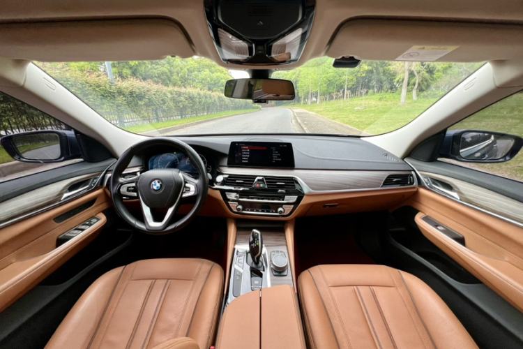Used BMW 6 Series GT 2019 630i Luxury Design Package Interior 1