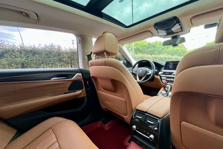 Used BMW 6 Series GT 2019 630i Luxury Design Package Interior 9
