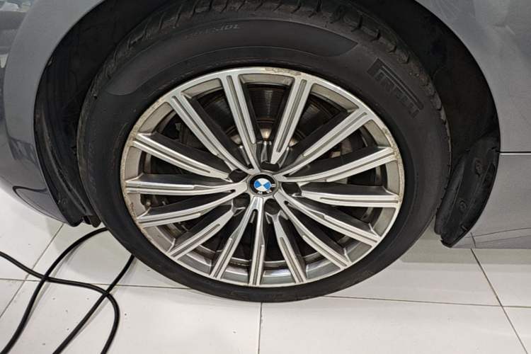 Used BMW 6 Series GT 2019 630i Luxury Design Package Left Front Wheel Hub