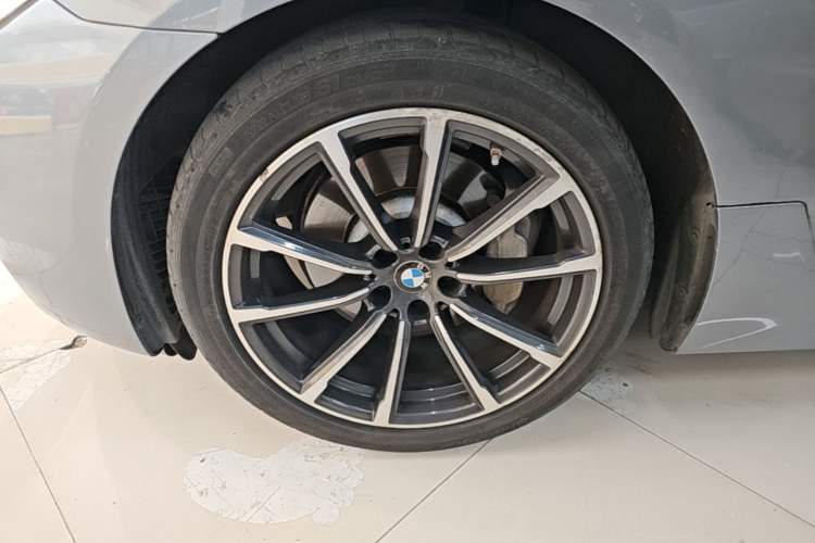 Used BMW 6 Series GT 2019 630i Luxury Design Package Left Front Wheel Hub